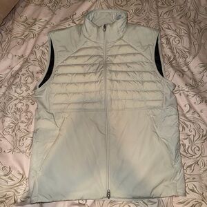 Lululemon Men's White Puffer Vest. Very light, size Medium. Condition flawless.